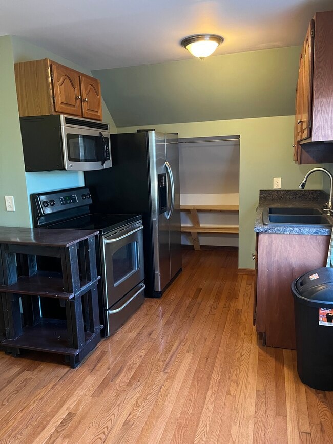 Building Photo - 604 S Washington St