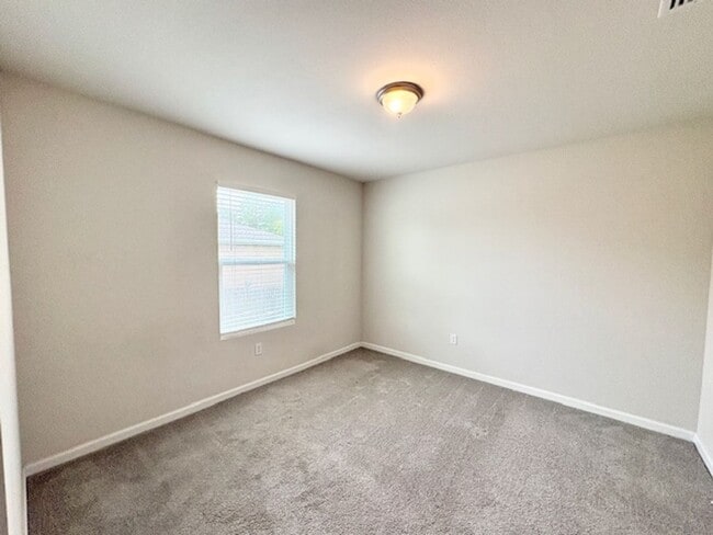 Building Photo - 462 Whispering Creek Ave