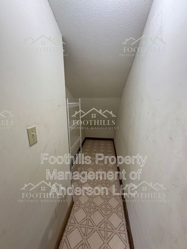 Building Photo - 415 Nelson Dr