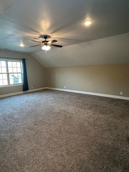 Building Photo - 1124 Eagles View Dr