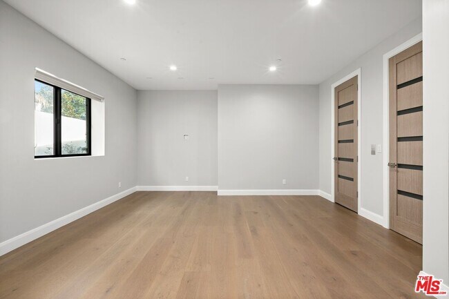 Building Photo - 211 S Irena Ave