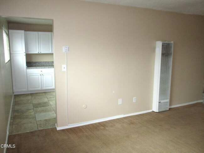 Building Photo - 851 W Crestwood Ave