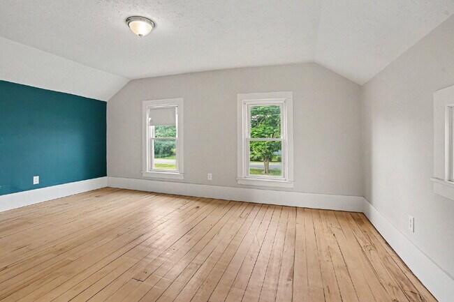 Building Photo - Updated farmhouse with privacy and views