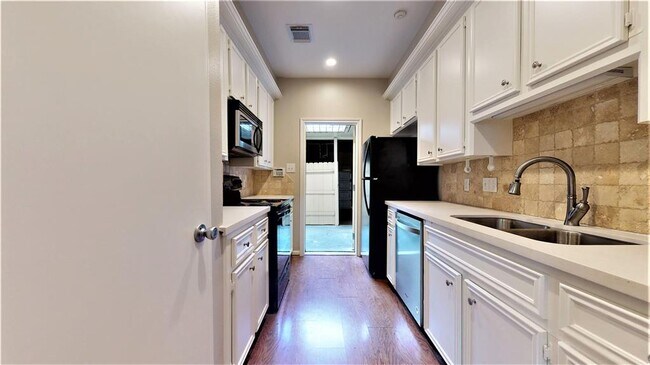 Building Photo - 727 Bunker Hill Rd