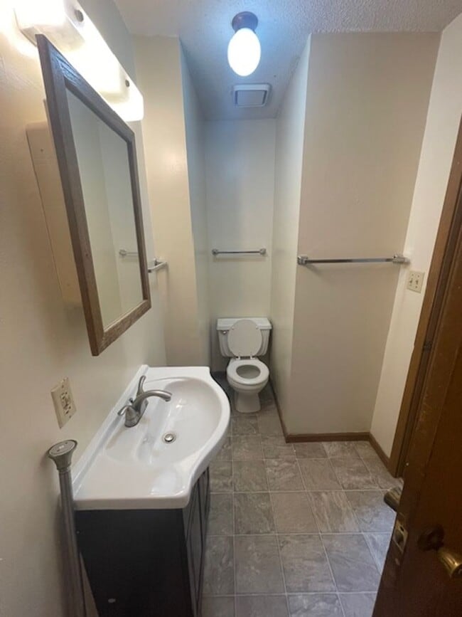 Building Photo - 3 Bedroom Townhome Close to College Avenue