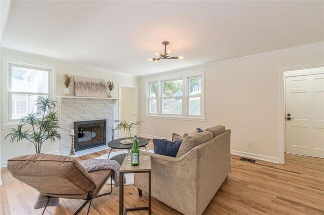 Building Photo - 1226 Thomas Rd