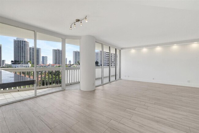 Building Photo - 1000 W Island Blvd