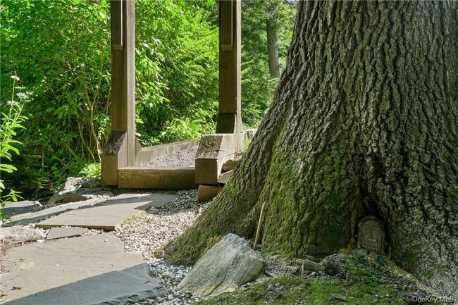 Building Photo - 64 Pine Cliff Rd