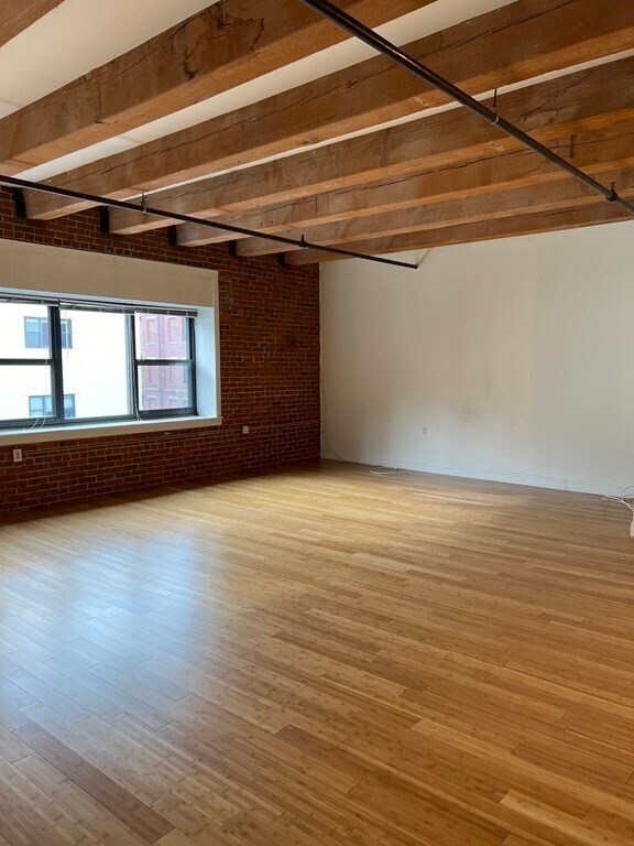 Building Photo - 33 Sleeper St