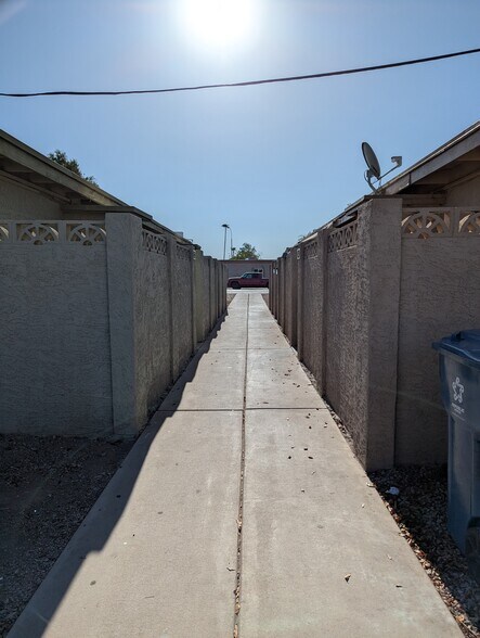 Building Photo - 1420 N Evergreen St