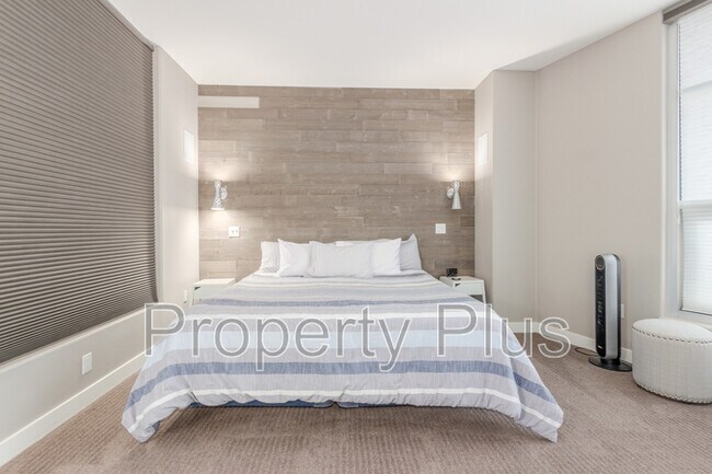 Building Photo - 140 E Rio Salado Pky