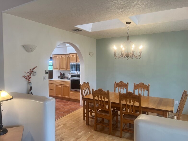 Building Photo - 2504 Griegos Pl NW