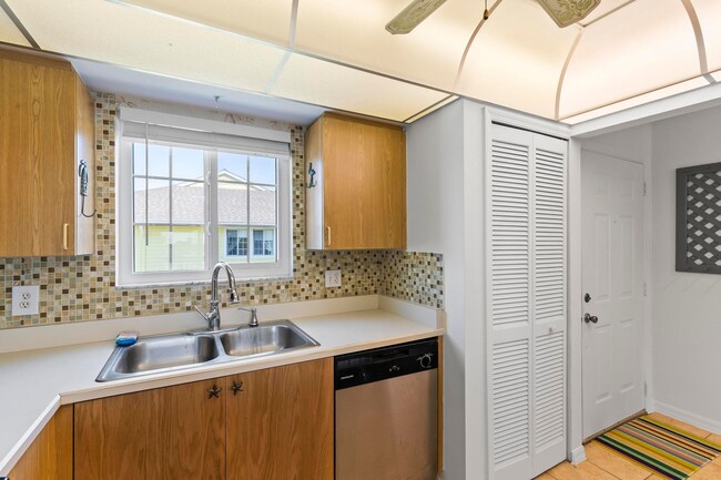 Building Photo - Fully Furnished Long Term Rental