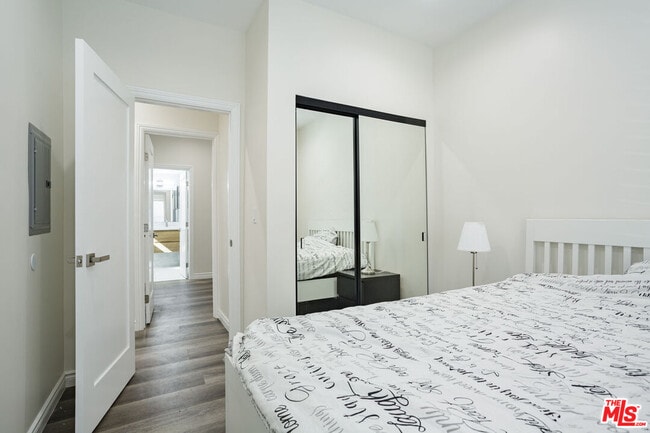 Building Photo - 1475 W 22nd St