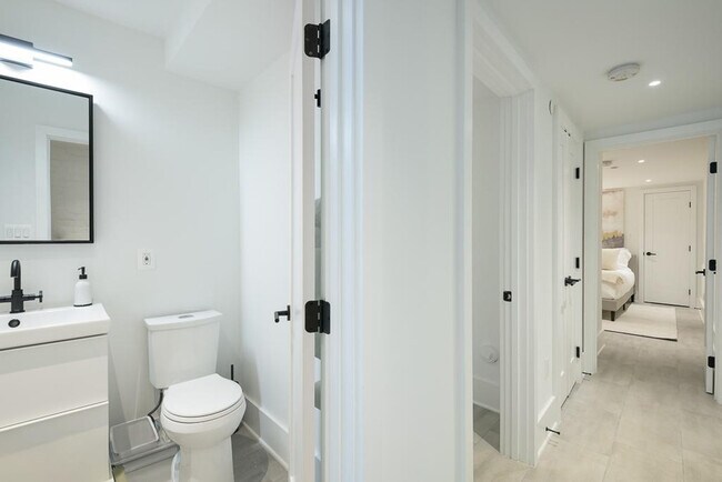 Building Photo - 1936 Calvert St NW