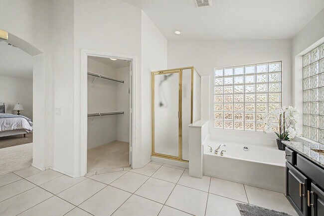 Building Photo - 7464 W Potter Dr