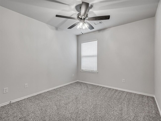 Building Photo - 417 Pergola St