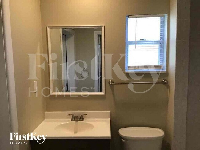 Building Photo - 613 Brittany Ct