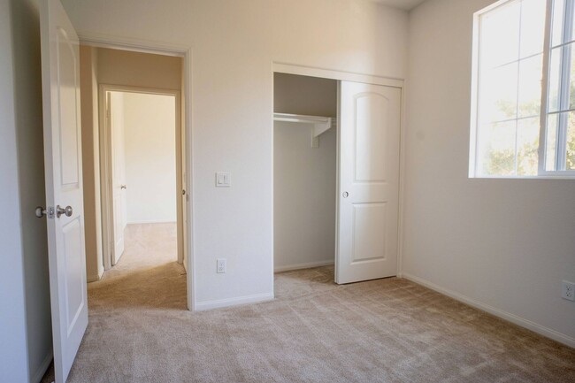 Building Photo - 3 bedroom Townhome in Otay Ranch