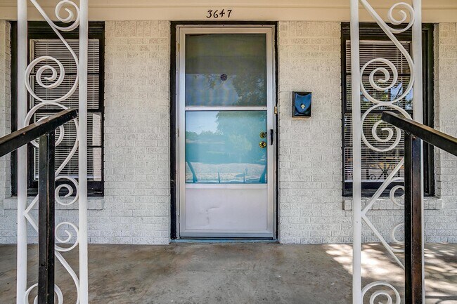 Building Photo - 3647 Washburn Ave