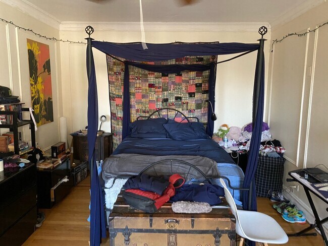 Building Photo - 7522 N Hoyne Ave