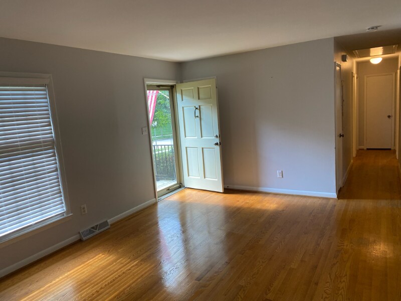 Building Photo - 416 E Rowan St