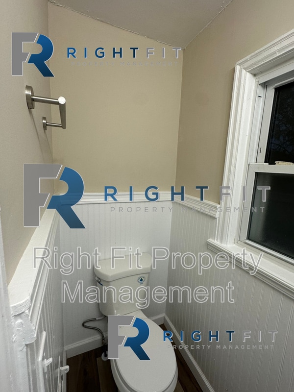 Building Photo - 1430 Amberly Dr