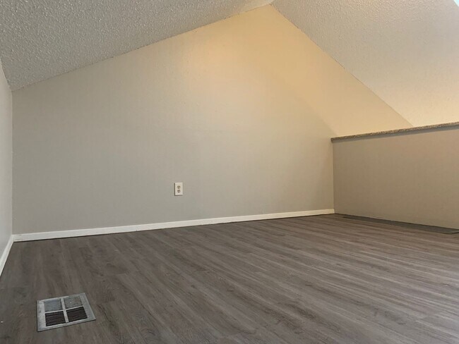 Building Photo - 2210 Pearl St