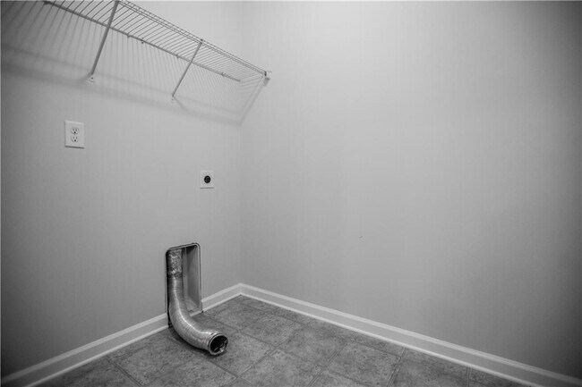 Building Photo - 5410 Mirror Lake Dr