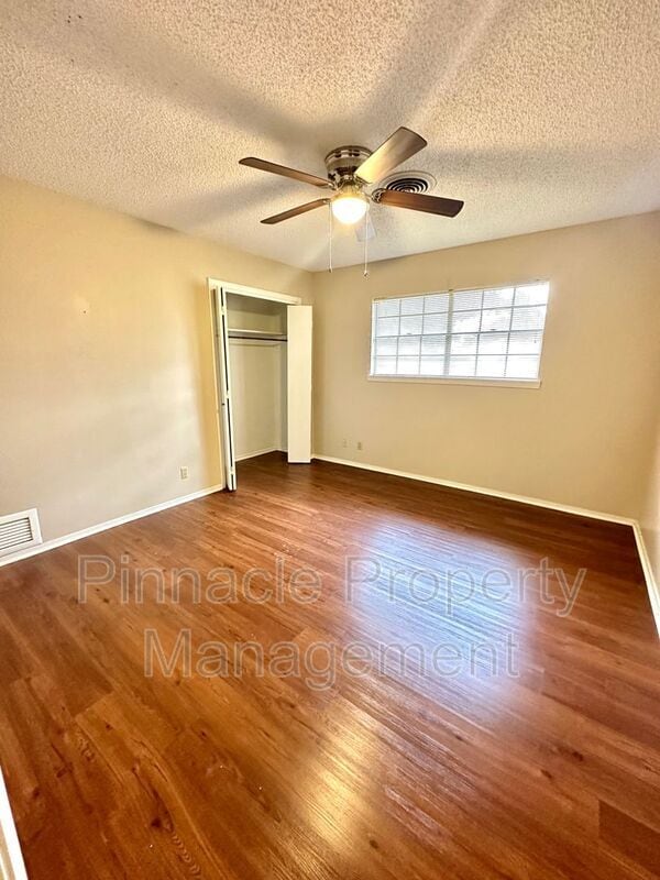 Building Photo - 2913 Oak Forest Dr