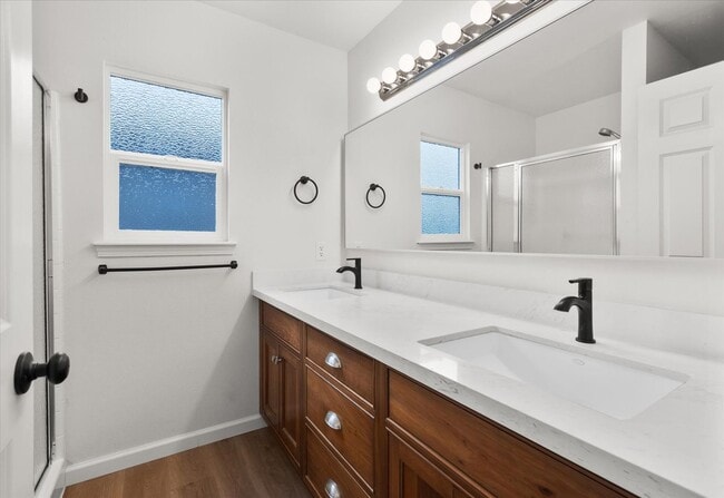 Building Photo - Beautiful & Freshly remodeled home in Fryelands Monroe