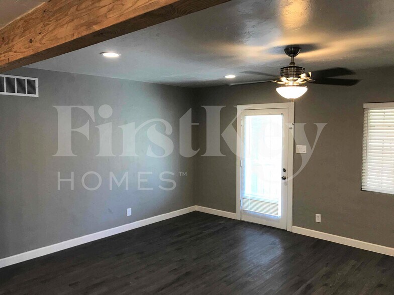 Building Photo - 4319 N 15th Ave