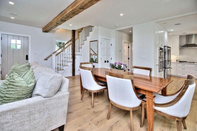 Building Photo - 55 Kings Hwy N