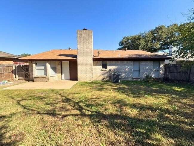 Building Photo - 6920 Misty Meadow Dr S