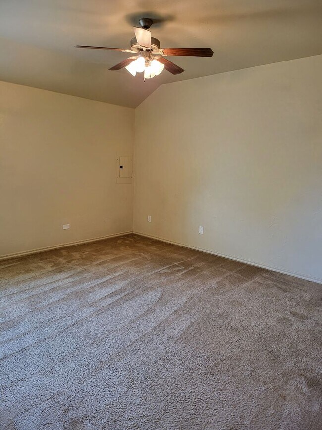 Building Photo - Welcome Home!!
