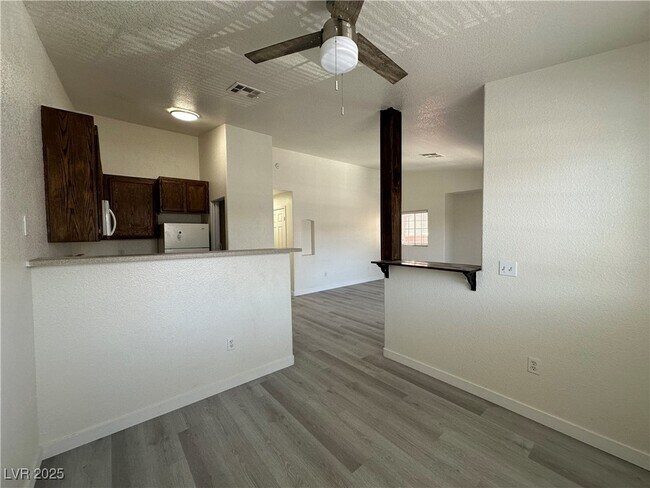 Building Photo - 4730 E Craig Rd