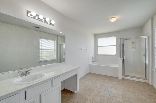 Building Photo - 9104 China Rose Dr