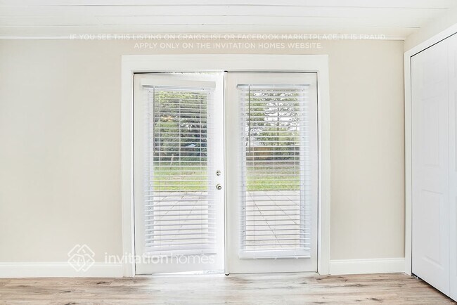 Building Photo - 6226 Dahlia Dr