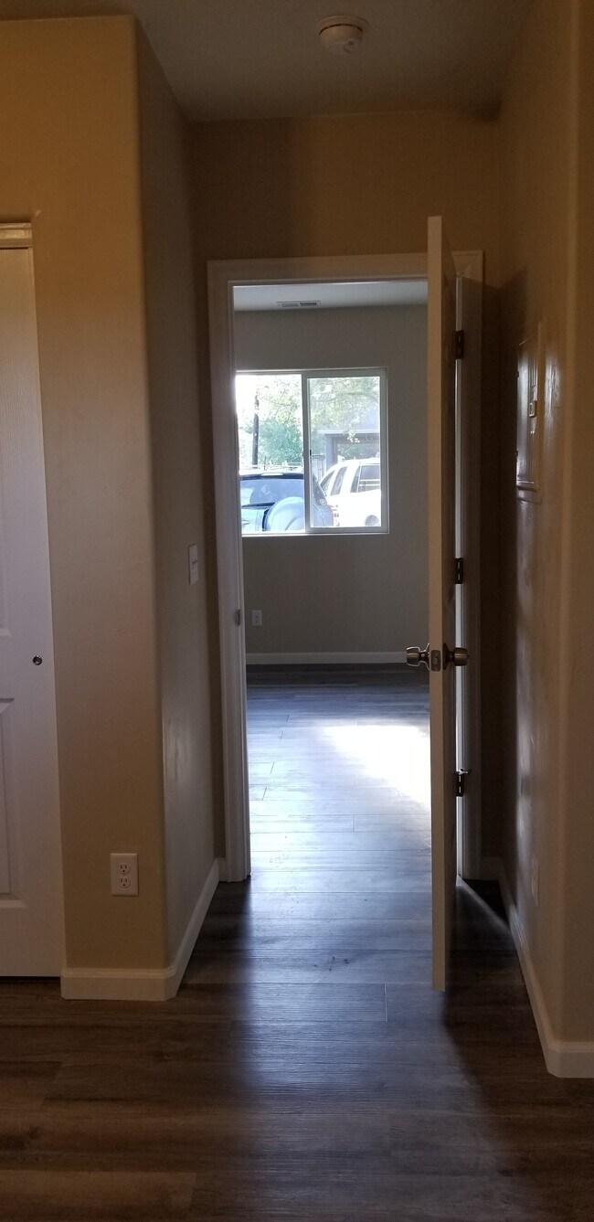 Building Photo - 100 S 13th Street