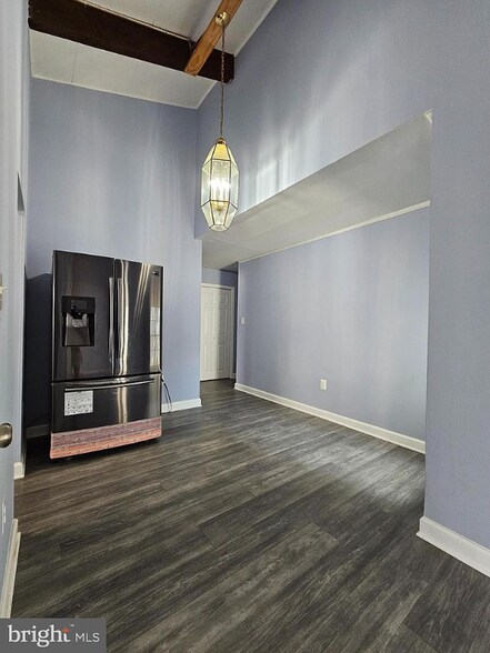 Building Photo - 6020 Regents Park Rd