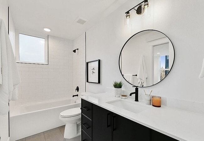 Building Photo - "Charming 3-Bedroom Gem in Seattle's Vibrant Heart - 1733 Sq. Ft. of Modern Comfort!"