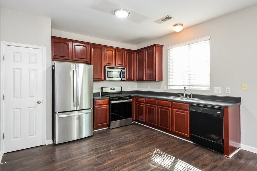 Building Photo - 307 Kaley Dr