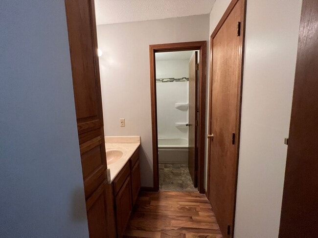 Building Photo - 4 bed 2 bath Centrally Located - Near Aggieville! AVAILABLE NOW!