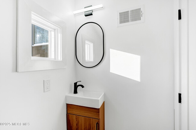 Building Photo - 448 Monmouth Rd