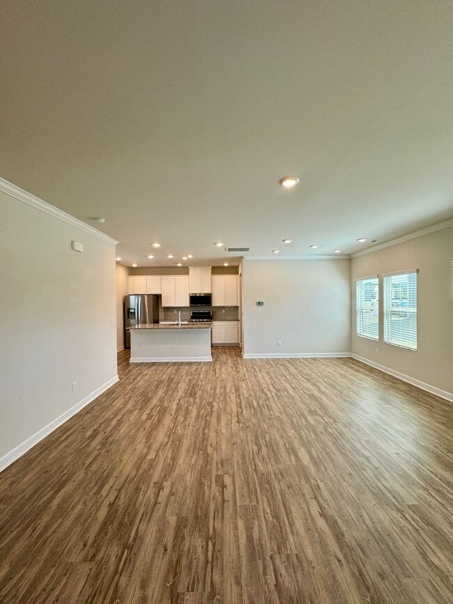 Building Photo - 3BR/2.5BA; Desirable Belmont Location