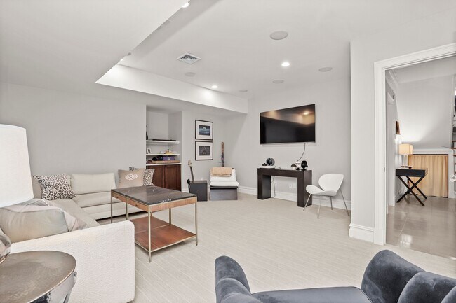 Building Photo - 24 Orchard Pl