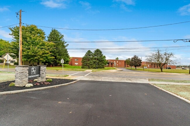 Building Photo - 384 N Franklin St