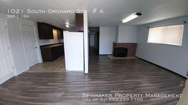 Building Photo - Newly renovated Duplex by TCC
