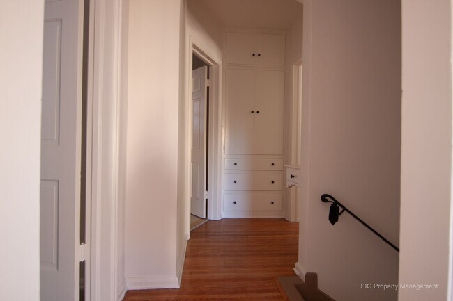 Building Photo - Hillside, 7101-7111 1/2