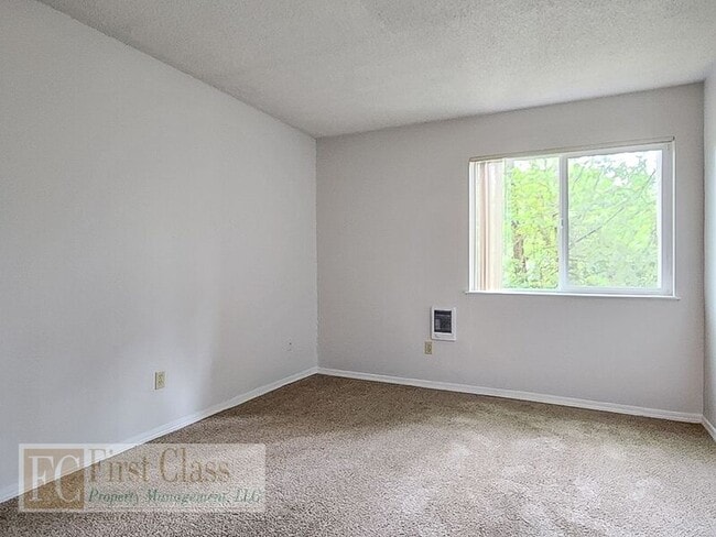 Building Photo - 3618 SW Beaverton Hillsdale Hwy